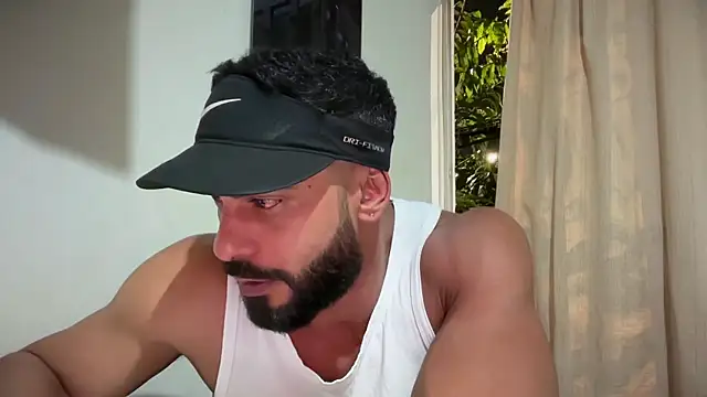romeolovedark live cam on StripChat