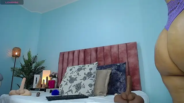 nana_levy live cam on StripChat