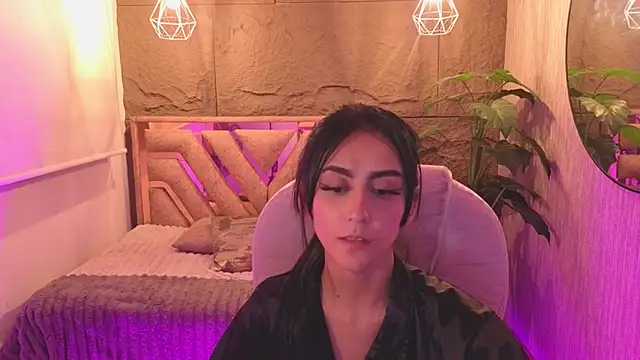 Coralinnee_ live cam on StripChat