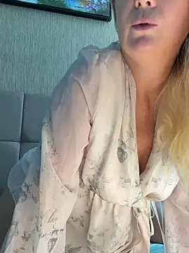 EmmaInLove23 webcam