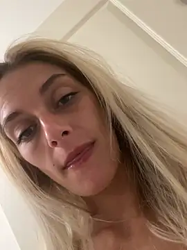 Bellalolahot webcam