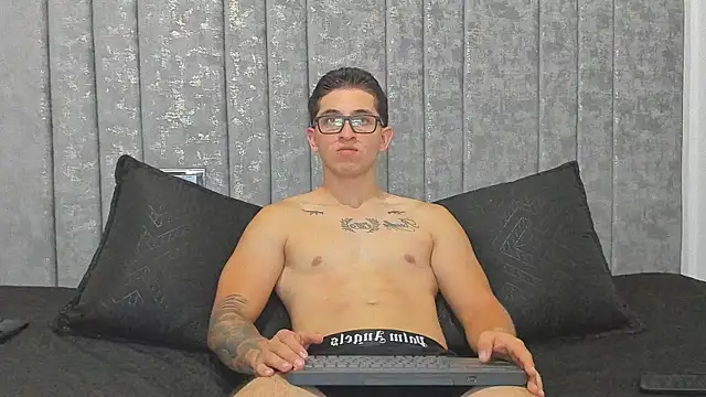 Calvin_Hunter webcam