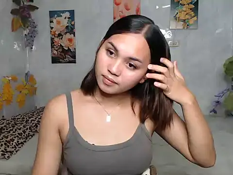 ur_asiankat live cam on StripChat