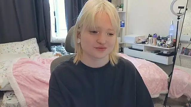GlimmerGirl_ live cam on StripChat