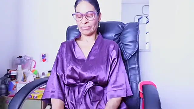 Aries_Mature webcam