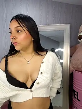 lia_harper_t