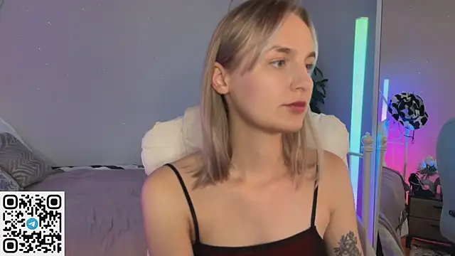 _Vikky_Moon_ live cam on StripChat