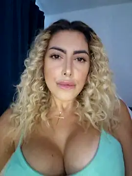 BloomTemptation live cam on StripChat