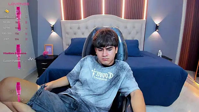 Tommy18__ live cam on StripChat
