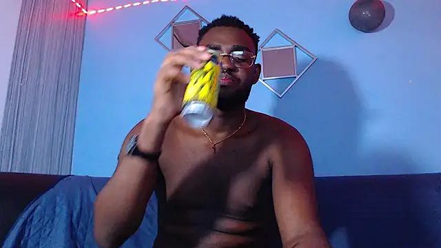 eebony_stallion live cam on StripChat