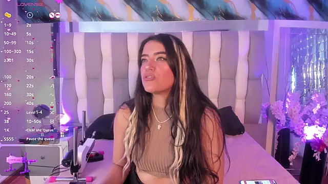IsaDiiaz live cam on StripChat