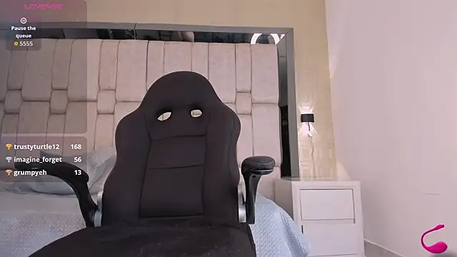 LilithBloom7 webcam