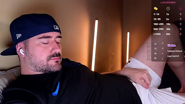 DominantTheo live cam on StripChat