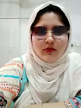 Nusrat-N live cam on StripChat