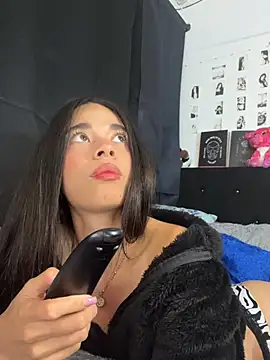Milleradhara24 live cam on StripChat