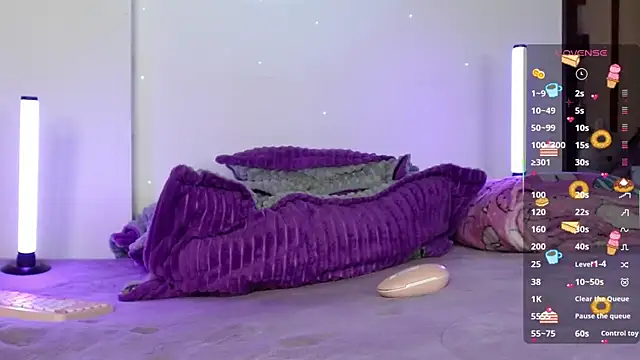 evie_cloud live cam on StripChat