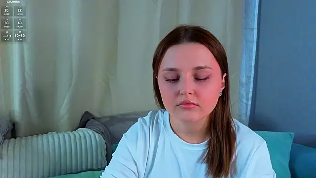 LorriMonz webcam