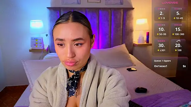 Victoria_Hils webcam