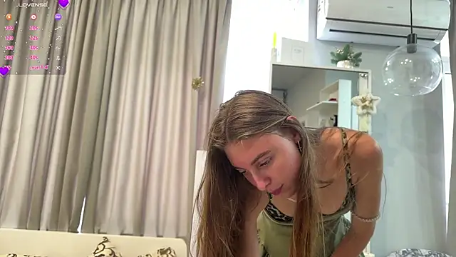 selena_favn webcam