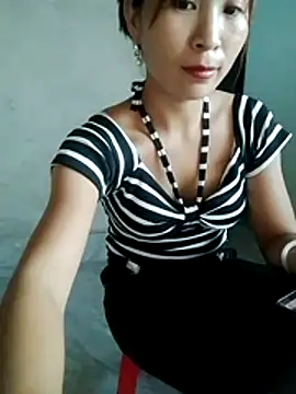 Thobaby112 live cam on StripChat