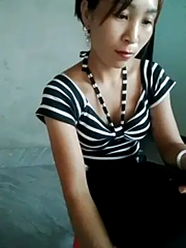 Thobaby112 live cam on StripChat