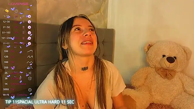 Cristal_v_1 live cam on StripChat
