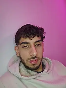 LeoyNicky98 live cam on StripChat
