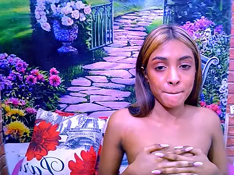 IndianPretty14u2Luv live cam on StripChat