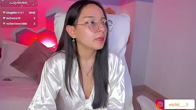 kitty_patitas_suavesss live cam on StripChat