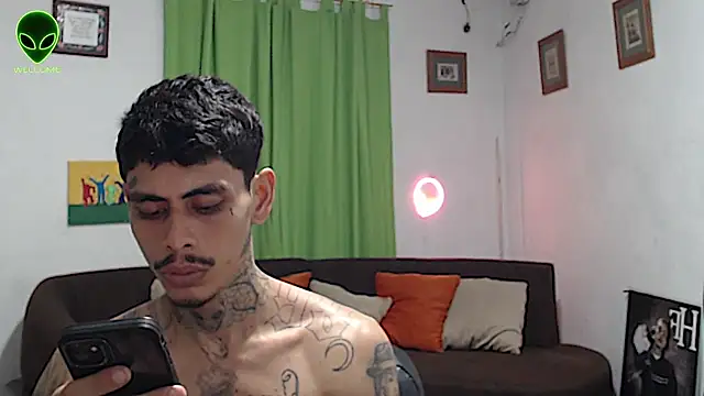 alpha_zom - Alpha_zom's free webcam - UK Sex Cams