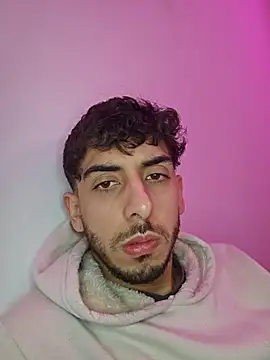 LeoyNicky98 live cam on StripChat