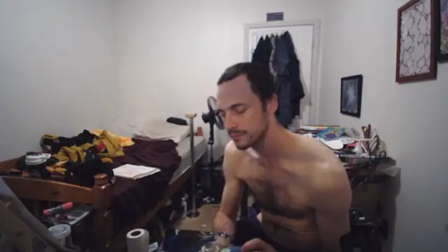 JohnnyMoves live cam on StripChat