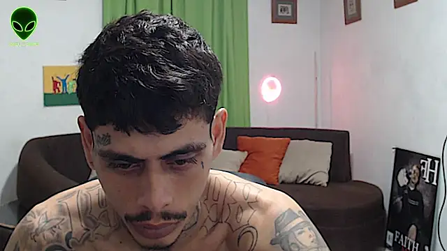 alpha_zom live cam on StripChat