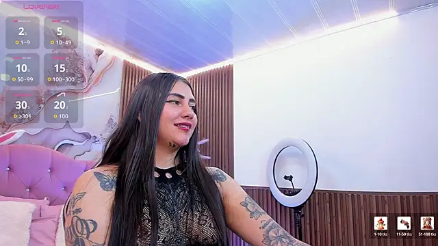 Kiara_tay live cam on StripChat