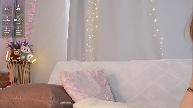 CherlyGuss live cam on StripChat