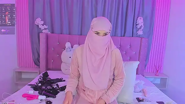 nayla-mouna (F young) - Spit niples and massage  😋