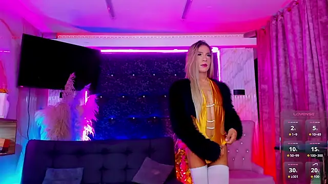 Queens_Wonders_Blonders webcam