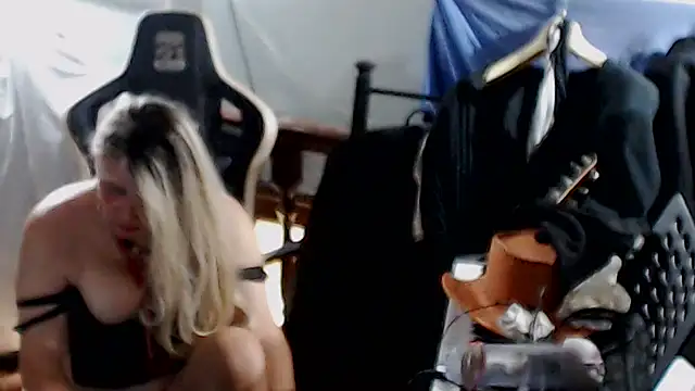 emmex671 live cam on StripChat