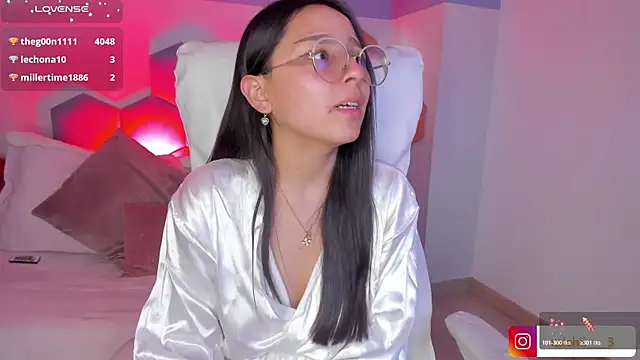 kitty_patitas_suavesss live cam on StripChat