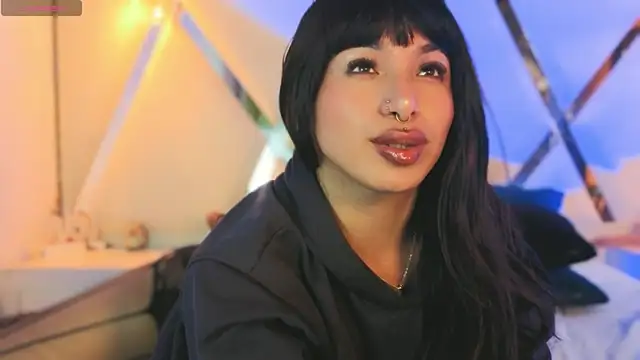 MeelFox live cam on StripChat
