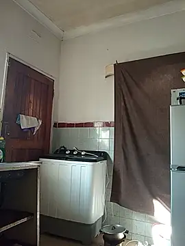 sluttylaura21 webcam