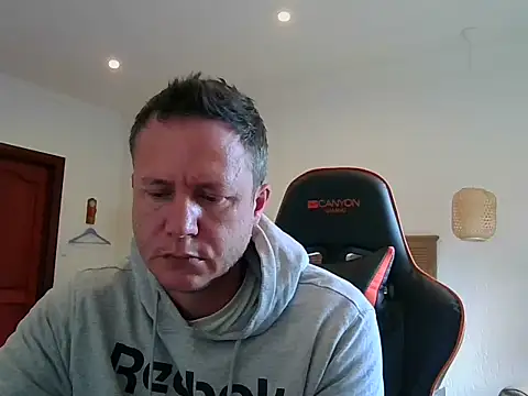 TroyDieselXXX live cam on StripChat