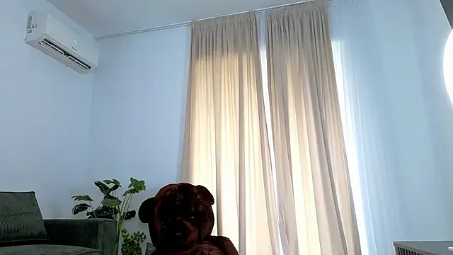 EmaHallee webcam
