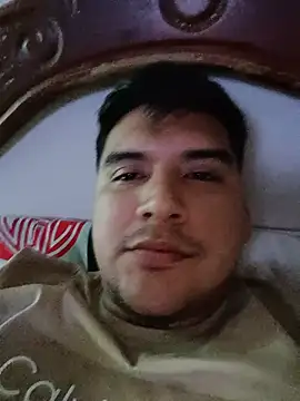 santi025 live cam on StripChat