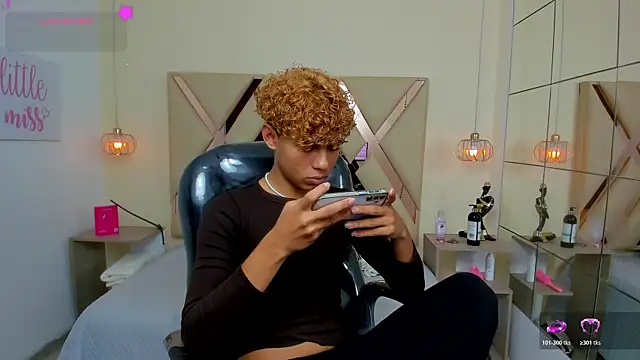 Anyelo_Twink live cam on StripChat