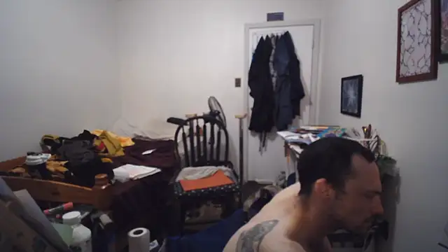 JohnnyMoves webcam