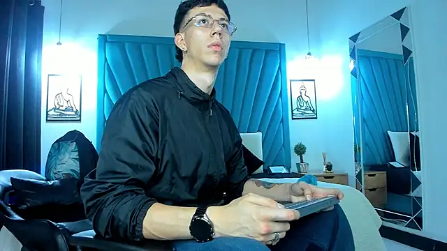 OliverThompsonJS live cam on StripChat