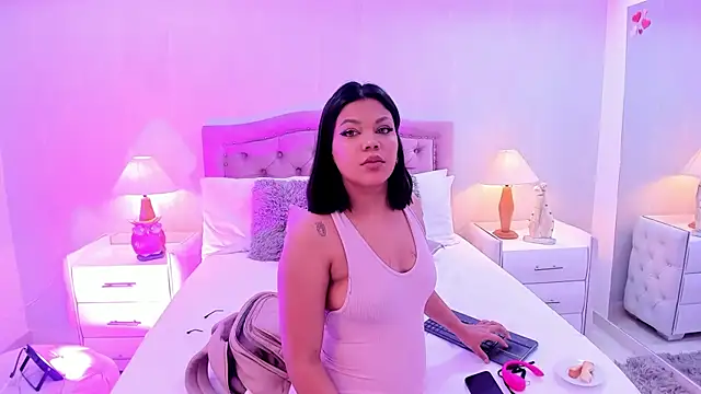 TianaGloww live cam on StripChat