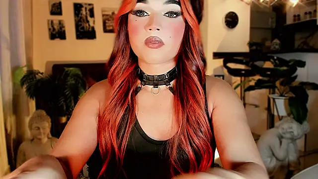 misstreslatin live cam on StripChat