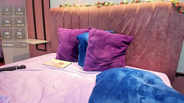 leah_shainee webcam